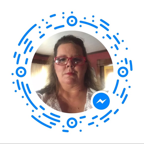 Meet your Posher, Stephanie - Picture 2 of 2